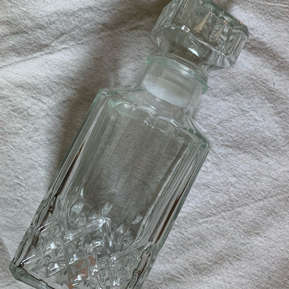 Elegant Clear Glass Decanter